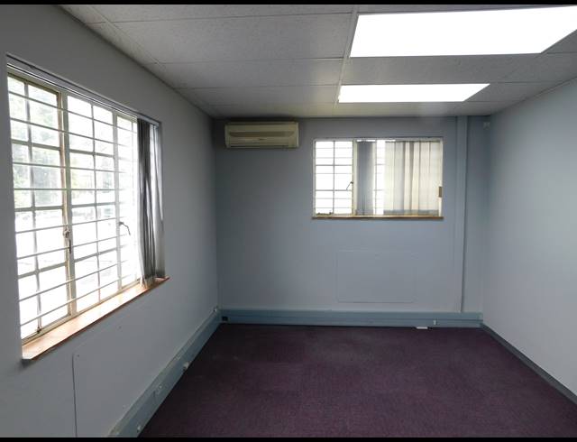 90M² OFFICE TO LET IN FERNDALE
